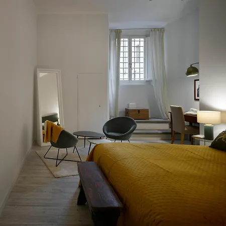 Apartment Bright 3-bedroom With Patio In Historic Center Near Duomo Florence