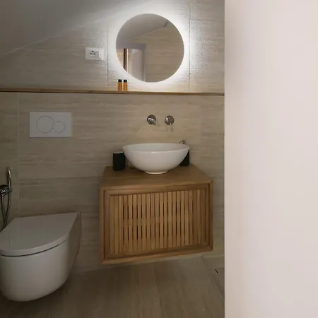 Bright 3-bedroom With Patio In Historic Center Near Duomo Apartment *