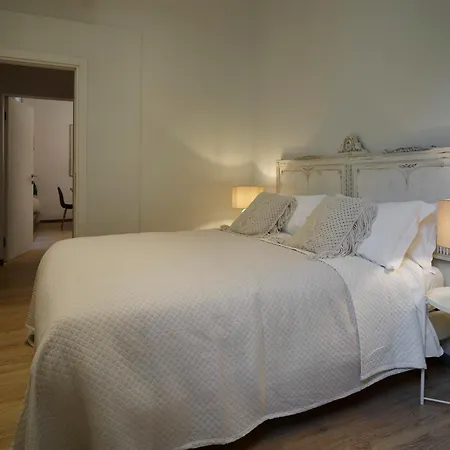 Apartment Bright 3-bedroom With Patio In Historic Center Near Duomo Florence