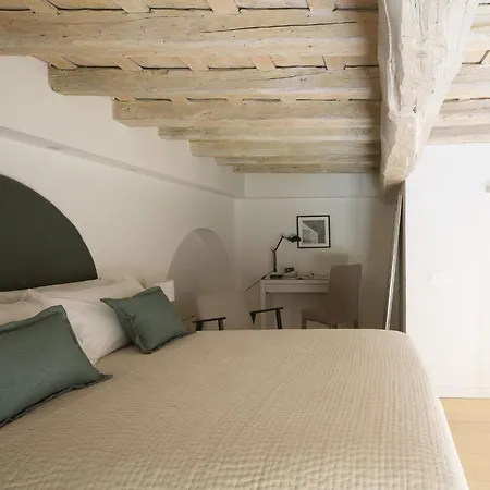 Bright 3-bedroom With Patio In Historic Center Near Duomo Апартаменты Флоренция