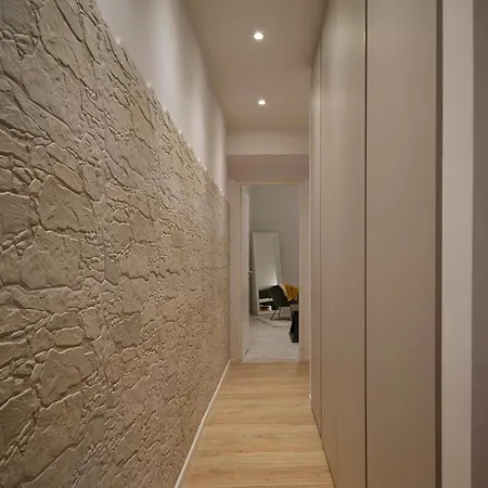Bright 3-bedroom With Patio In Historic Center Near Duomo Apartment *
