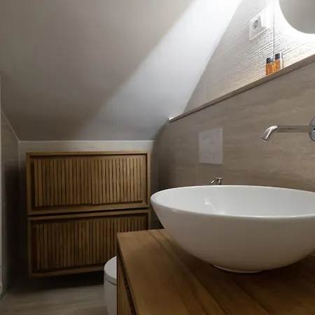 Bright 3-bedroom With Patio In Historic Center Near Duomo Апартаменты