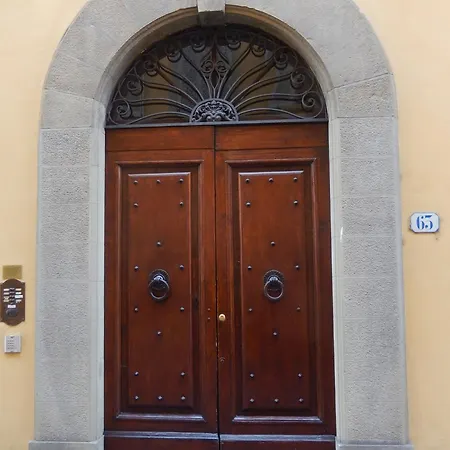 Apartment Bright 3-bedroom With Patio In Historic Center Near Duomo