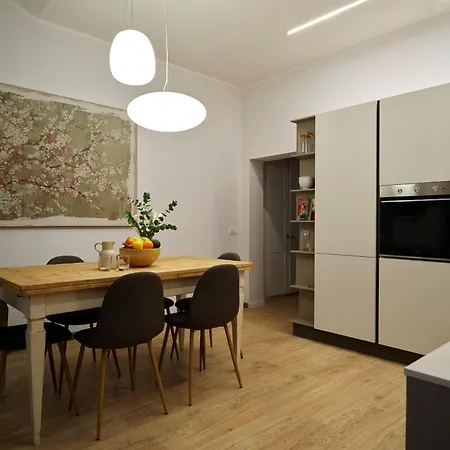 Bright 3-bedroom With Patio In Historic Center Near Duomo Firenze