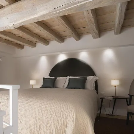 Bright 3-bedroom With Patio In Historic Center Near Duomo *