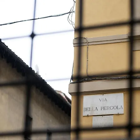 Bright 3-bedroom With Patio In Historic Center Near Duomo Appartamento