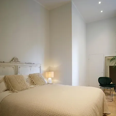 Bright 3-bedroom With Patio In Historic Center Near Duomo *