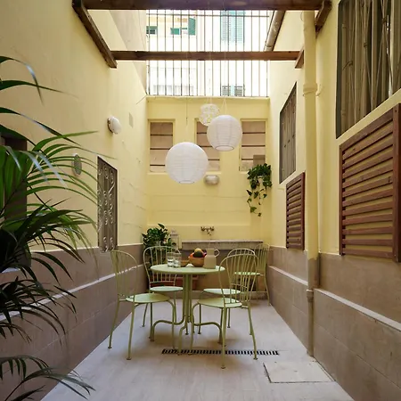 Bright 3-bedroom With Patio In Historic Center Near Duomo *