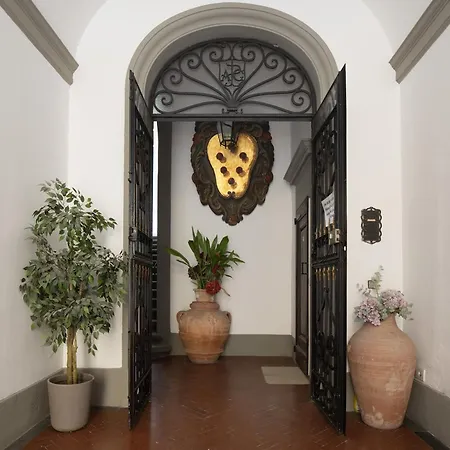 Bright 3-bedroom With Patio In Historic Center Near Duomo